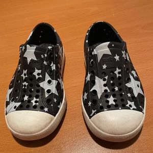 Native toddler shoes, black with white stars, size 7